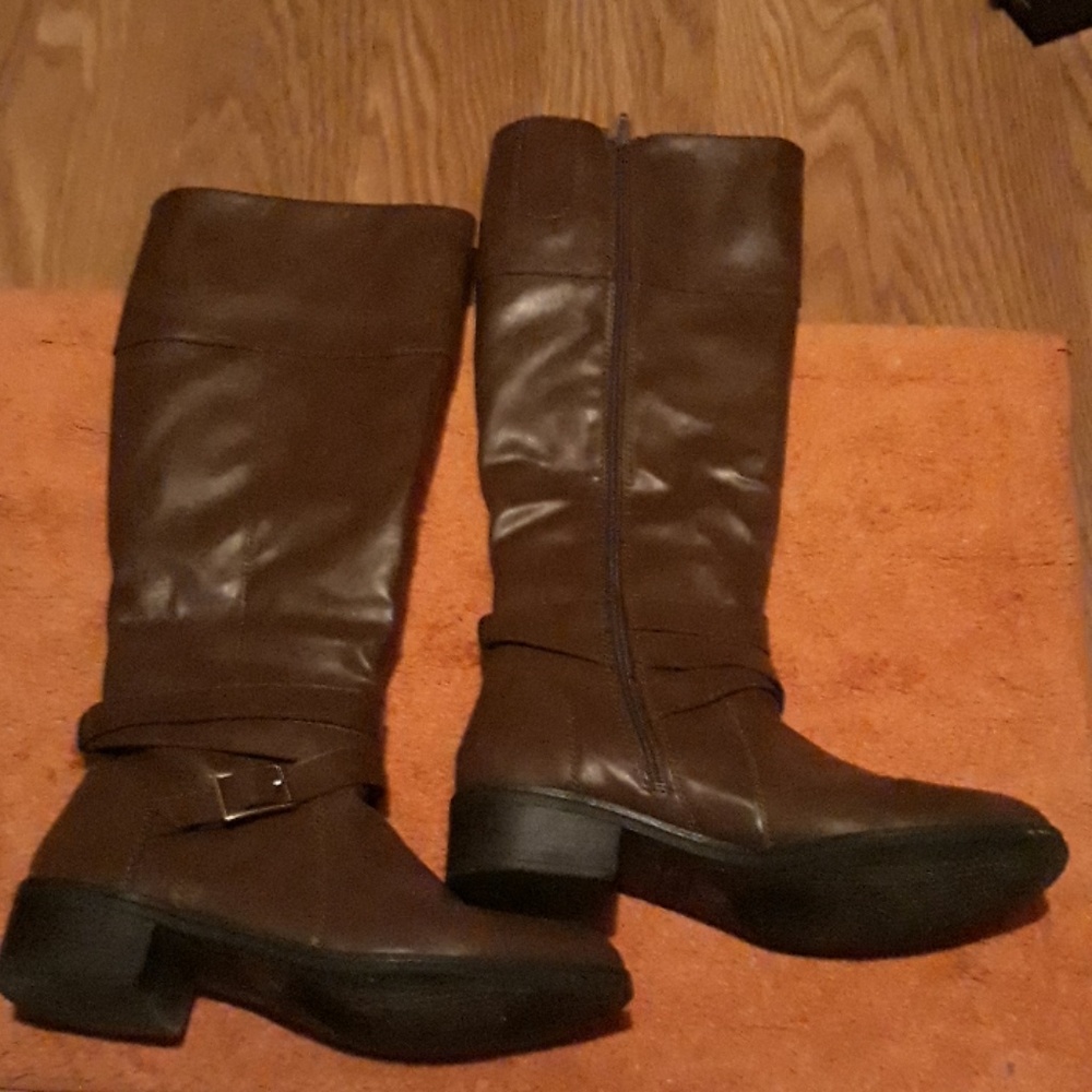 Boots - Picture 4 of 4